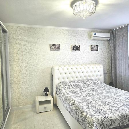 Black And White Apartment Chişinău Eksteriør billede