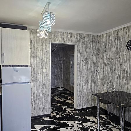 Black And White Apartment Chişinău Eksteriør billede