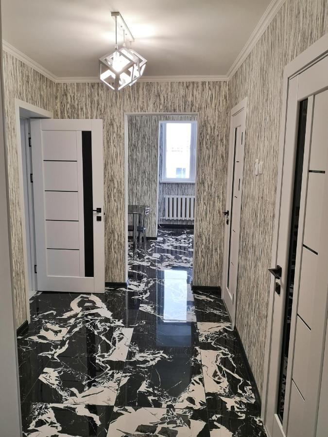 Black And White Apartment Chişinău Eksteriør billede