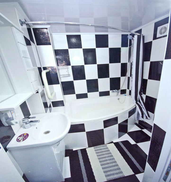 Black And White Apartment Chişinău Eksteriør billede